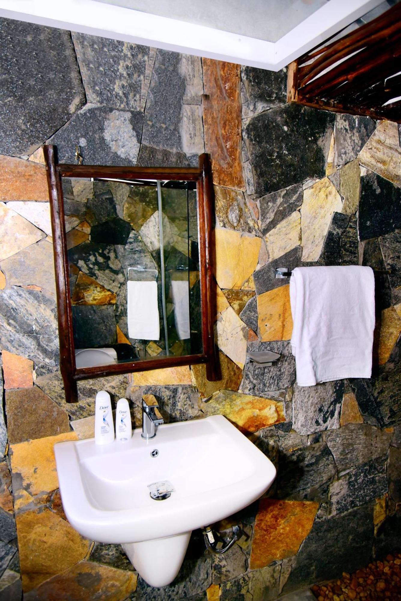 Coco Village Hotel Chilaw Buitenkant foto