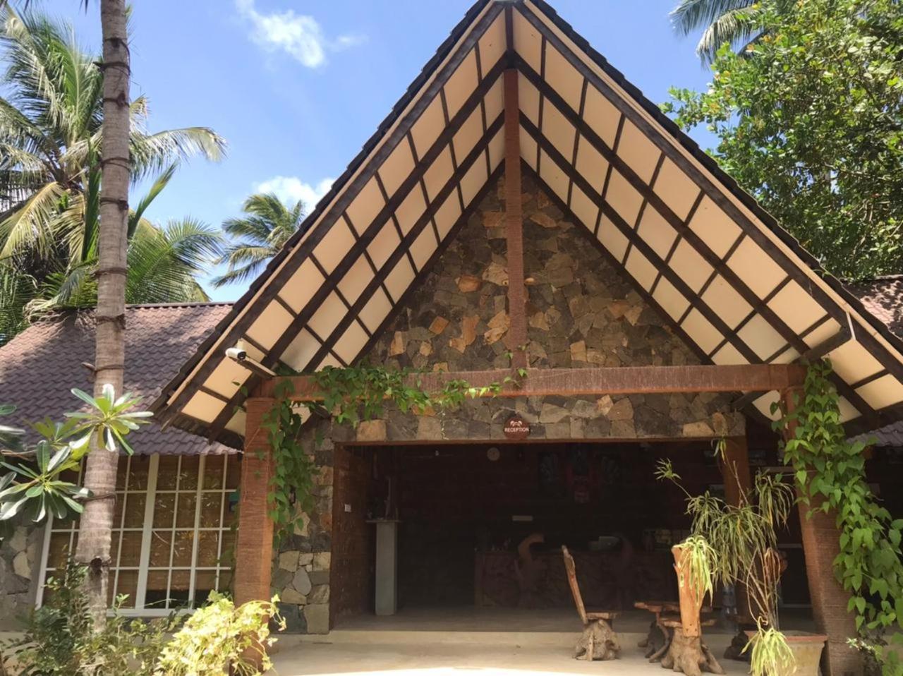 Coco Village Hotel Chilaw Buitenkant foto