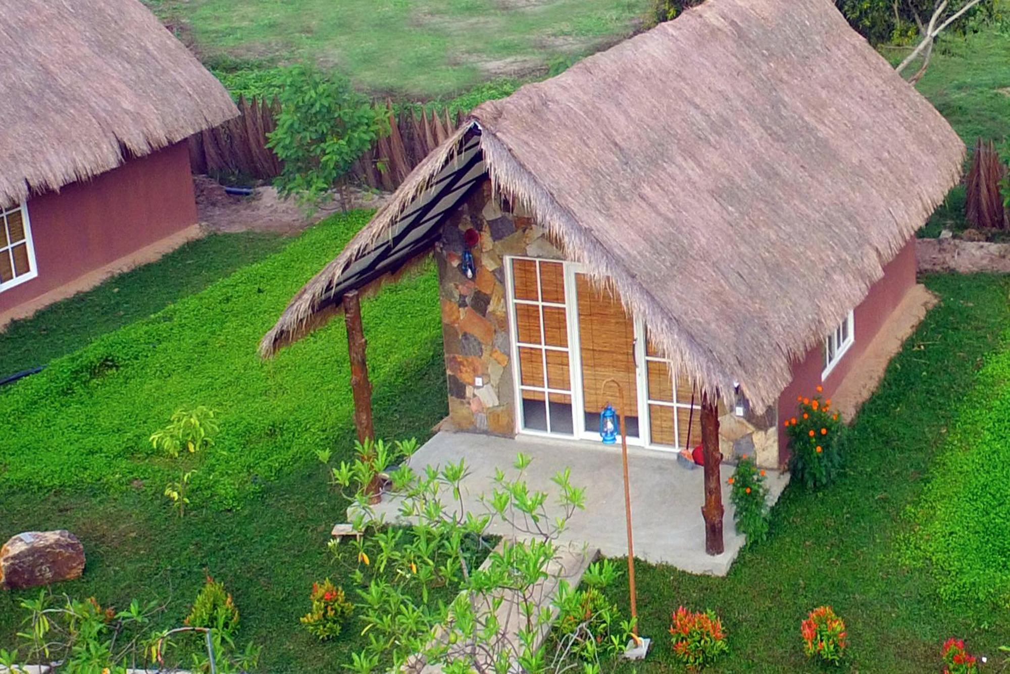Coco Village Hotel Chilaw Buitenkant foto