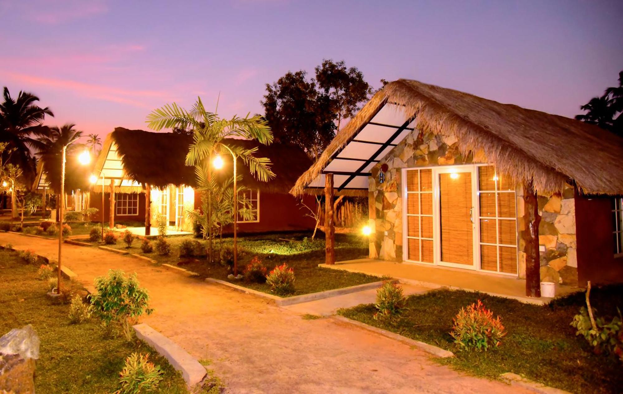 Coco Village Hotel Chilaw Buitenkant foto
