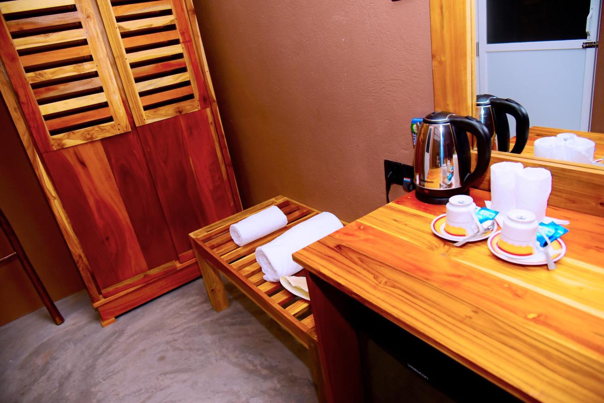Coco Village Hotel Chilaw Buitenkant foto