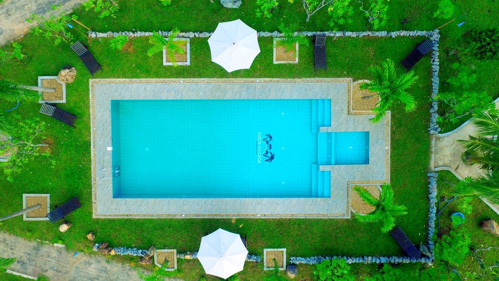 Coco Village Hotel Chilaw Buitenkant foto