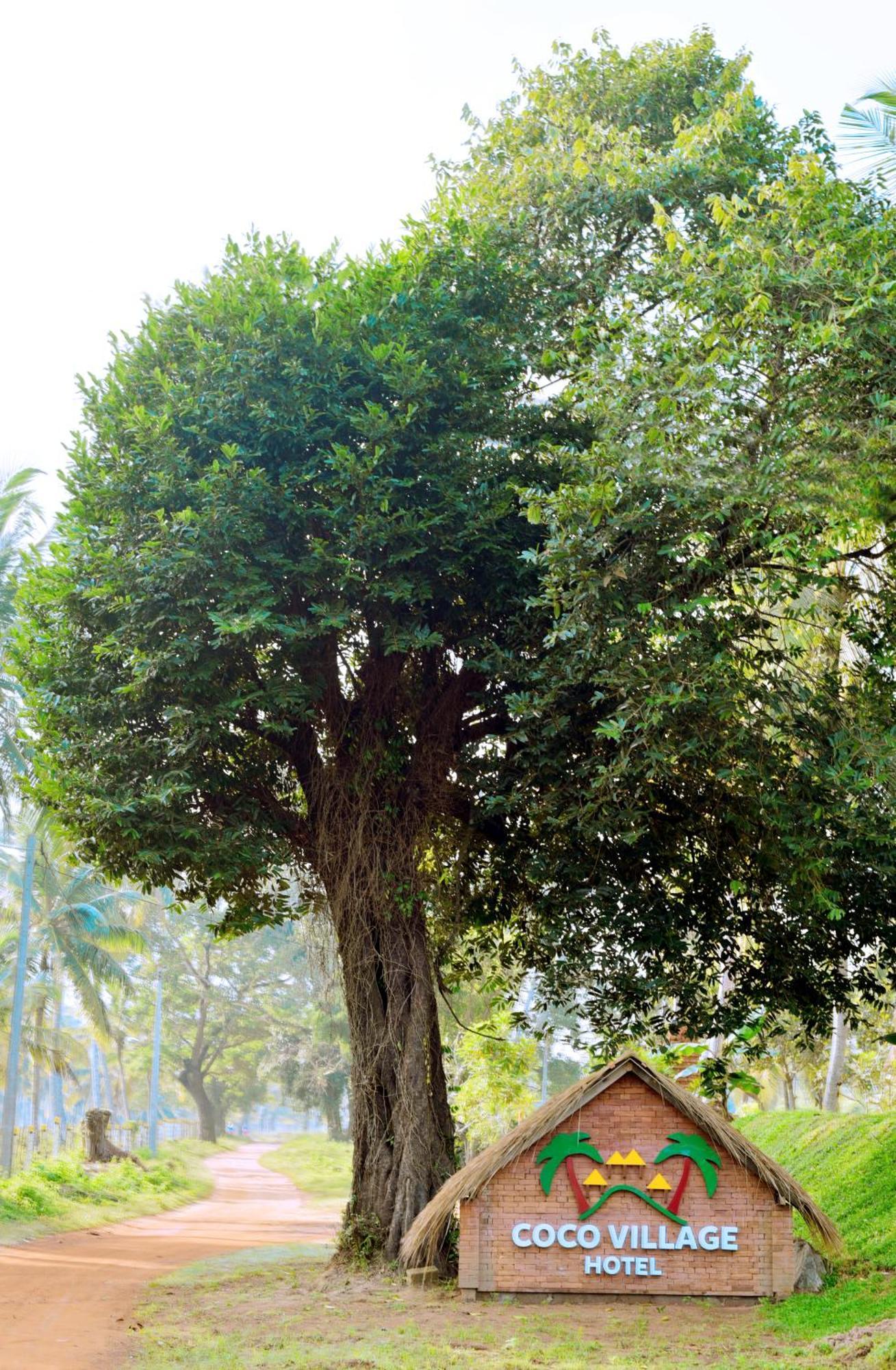 Coco Village Hotel Chilaw Buitenkant foto