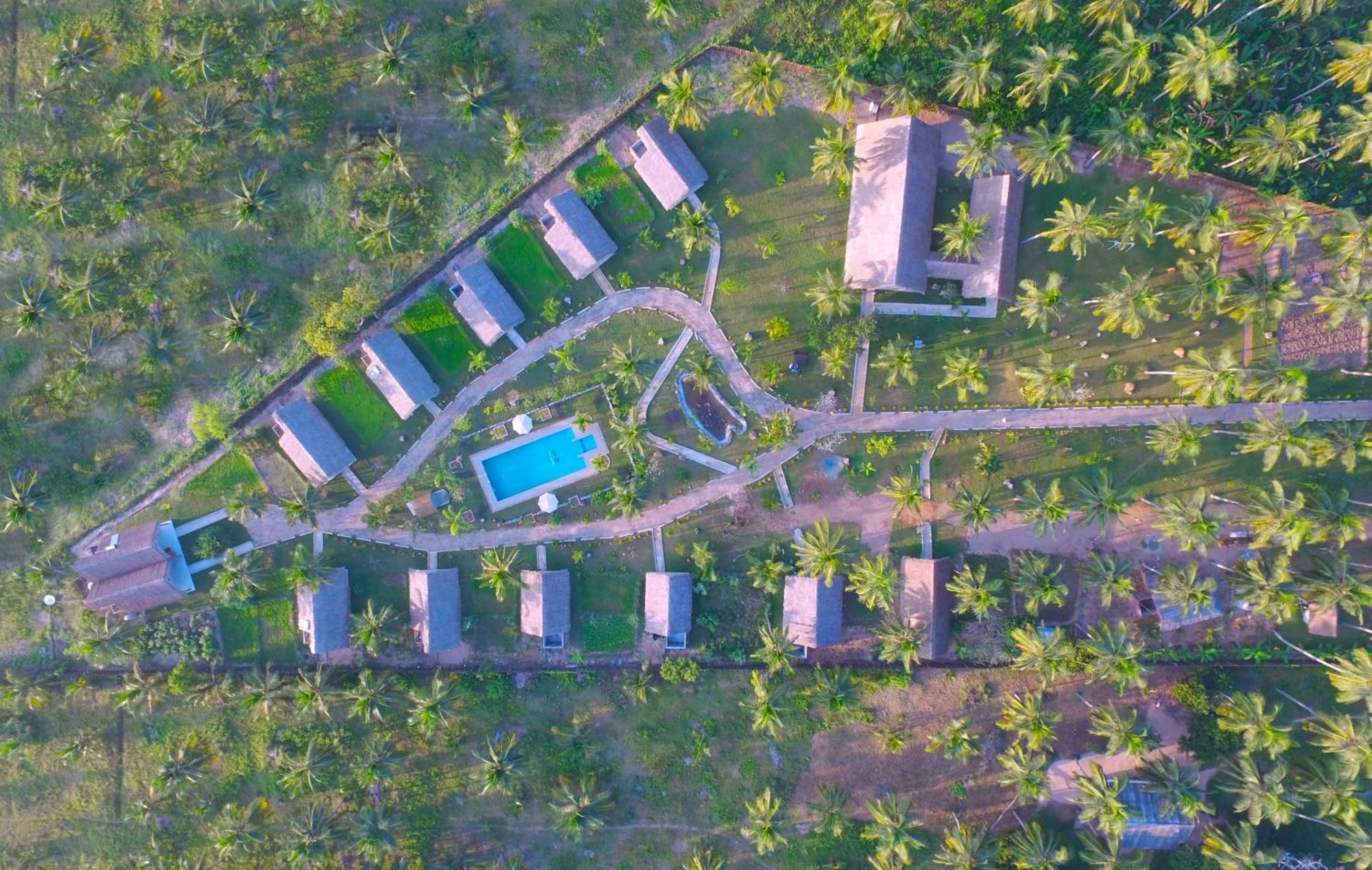 Coco Village Hotel Chilaw Buitenkant foto